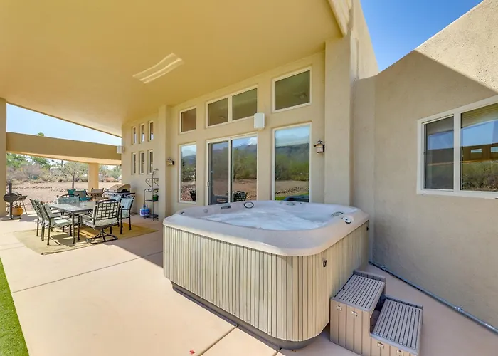 Near El Conquistador Golf: Hot Tub + Mtn View Holiday home Oro Valley