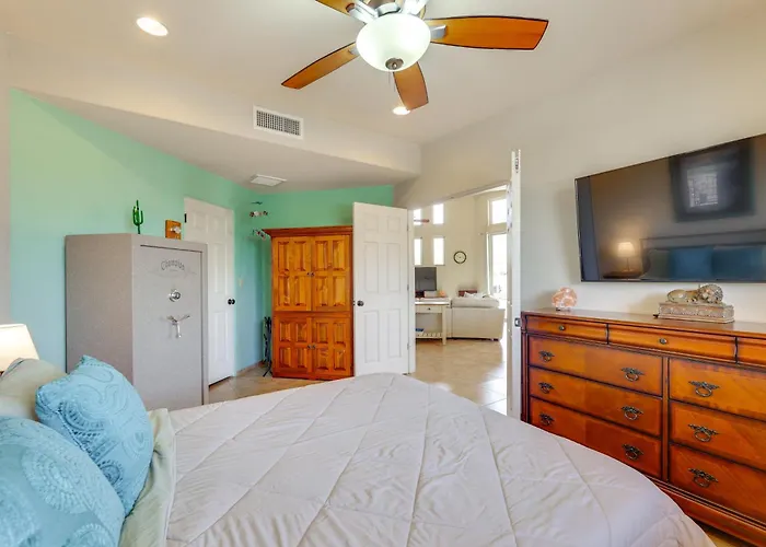 Near El Conquistador Golf: Hot Tub + Mtn View Holiday home Oro Valley