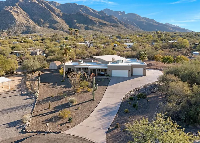 Near El Conquistador Golf: Hot Tub + Mtn View Holiday home Oro Valley